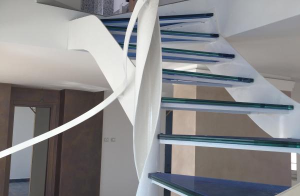 Un esempio delle scale in ferro personalizzate che NDC Carpenteria realizza a Roma